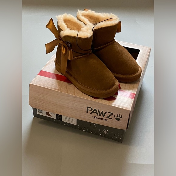 BearPaw Other - NEW Bearpaw Kids Winter Boots Uggs SIZE 11 12 13